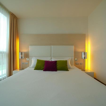 ホテル Pisa Tower Plaza エクステリア 写真 A room at the hotel