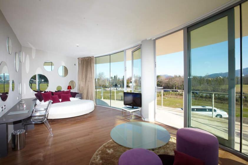 ホテル Pisa Tower Plaza 部屋 写真 The interior of a typical apartment