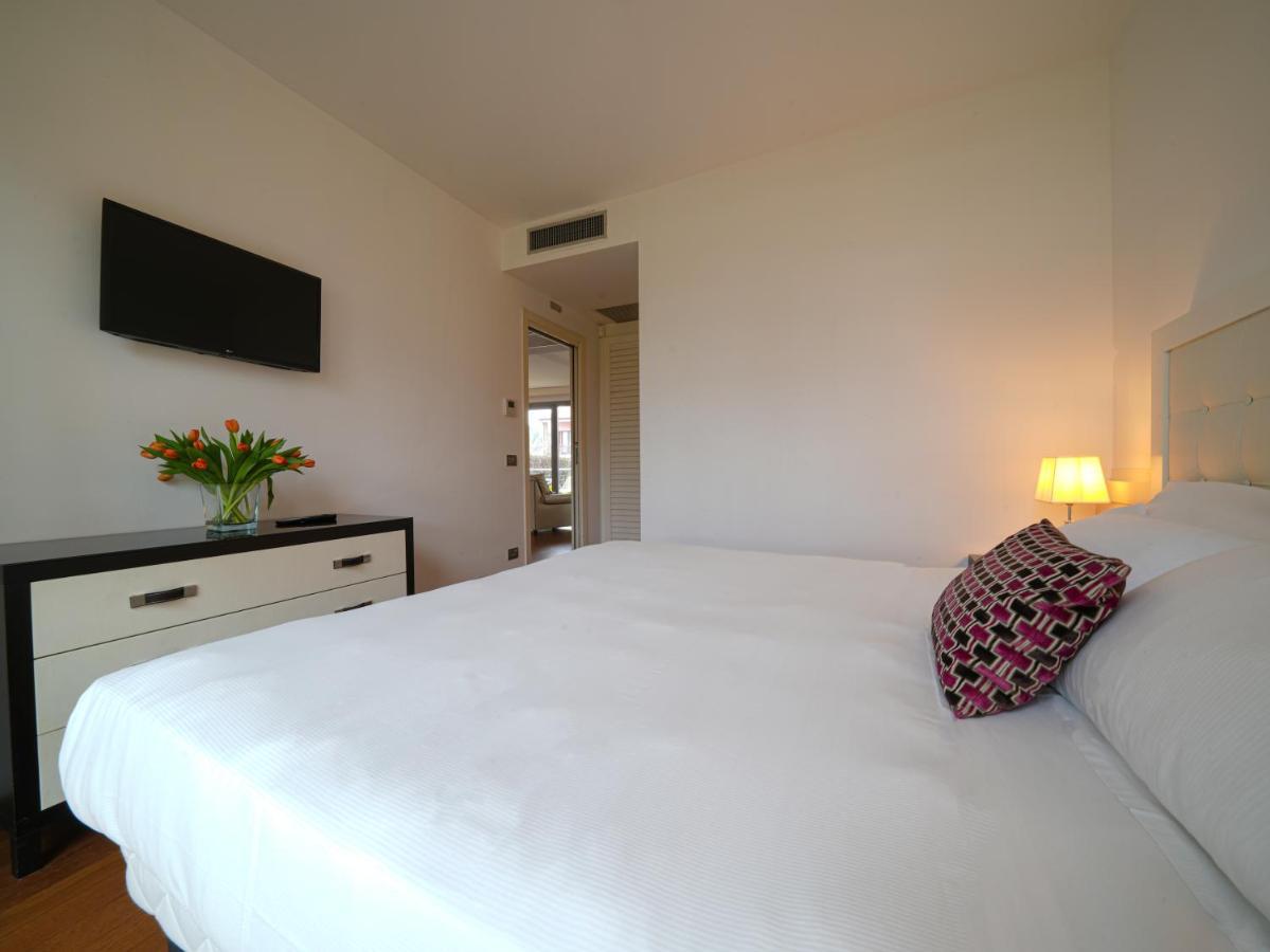 ホテル Pisa Tower Plaza エクステリア 写真 A bedroom at the hotel