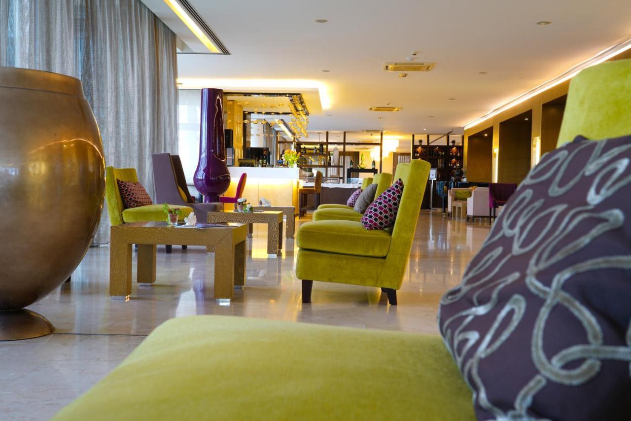 ホテル Pisa Tower Plaza エクステリア 写真 The lobby of the hotel