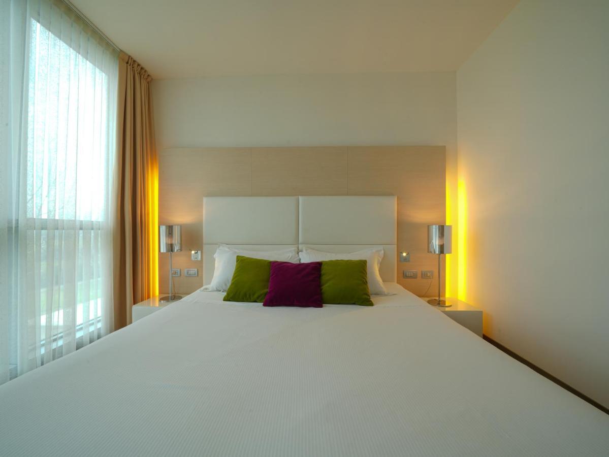 ホテル Pisa Tower Plaza エクステリア 写真 A room at the hotel