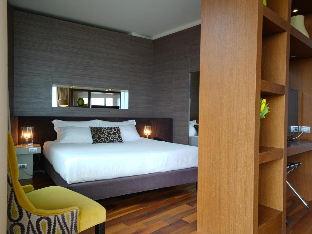 ホテル Pisa Tower Plaza エクステリア 写真 A bedroom at the hotel