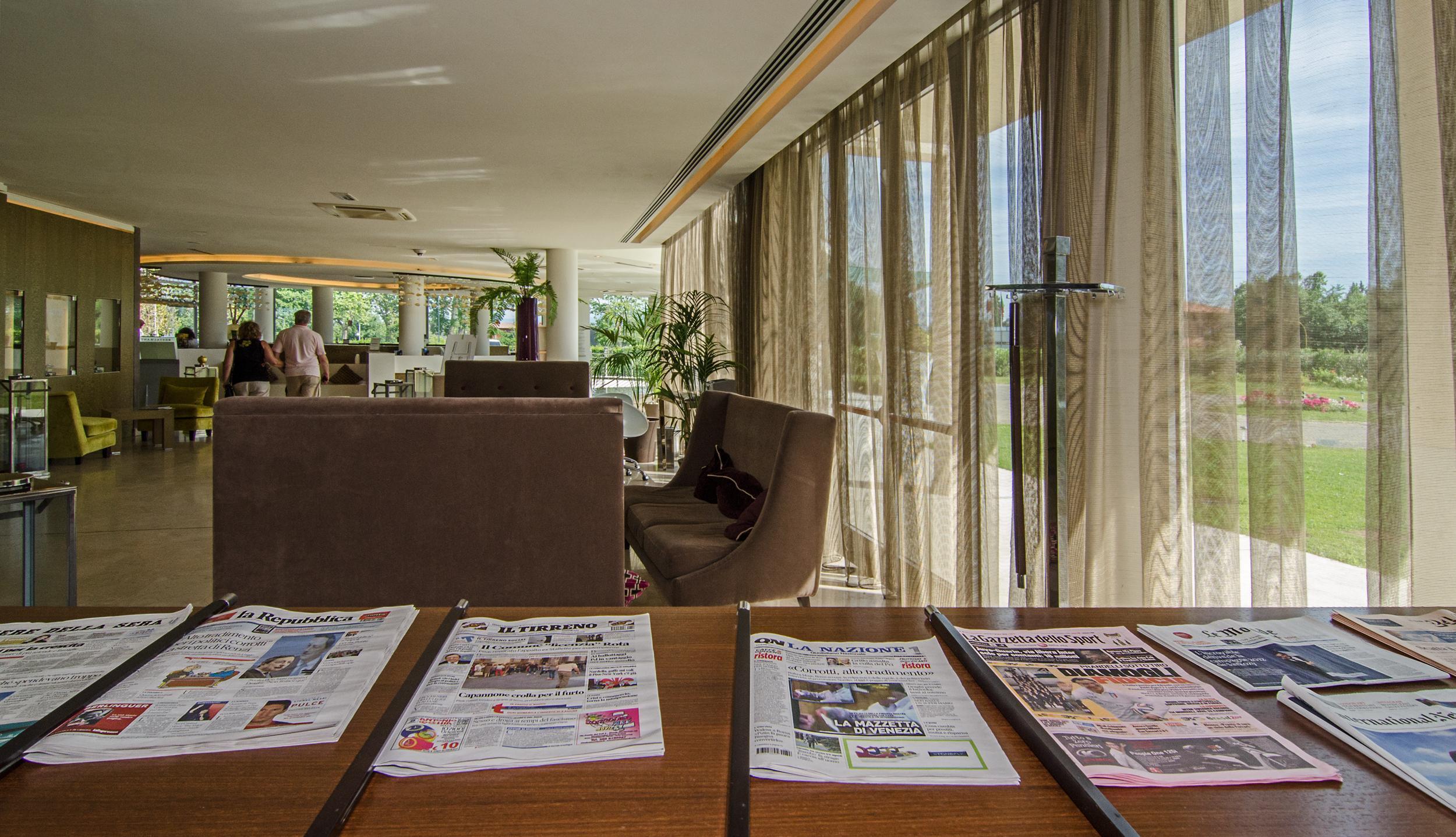 ホテル Pisa Tower Plaza エクステリア 写真 The lobby of the hotel
