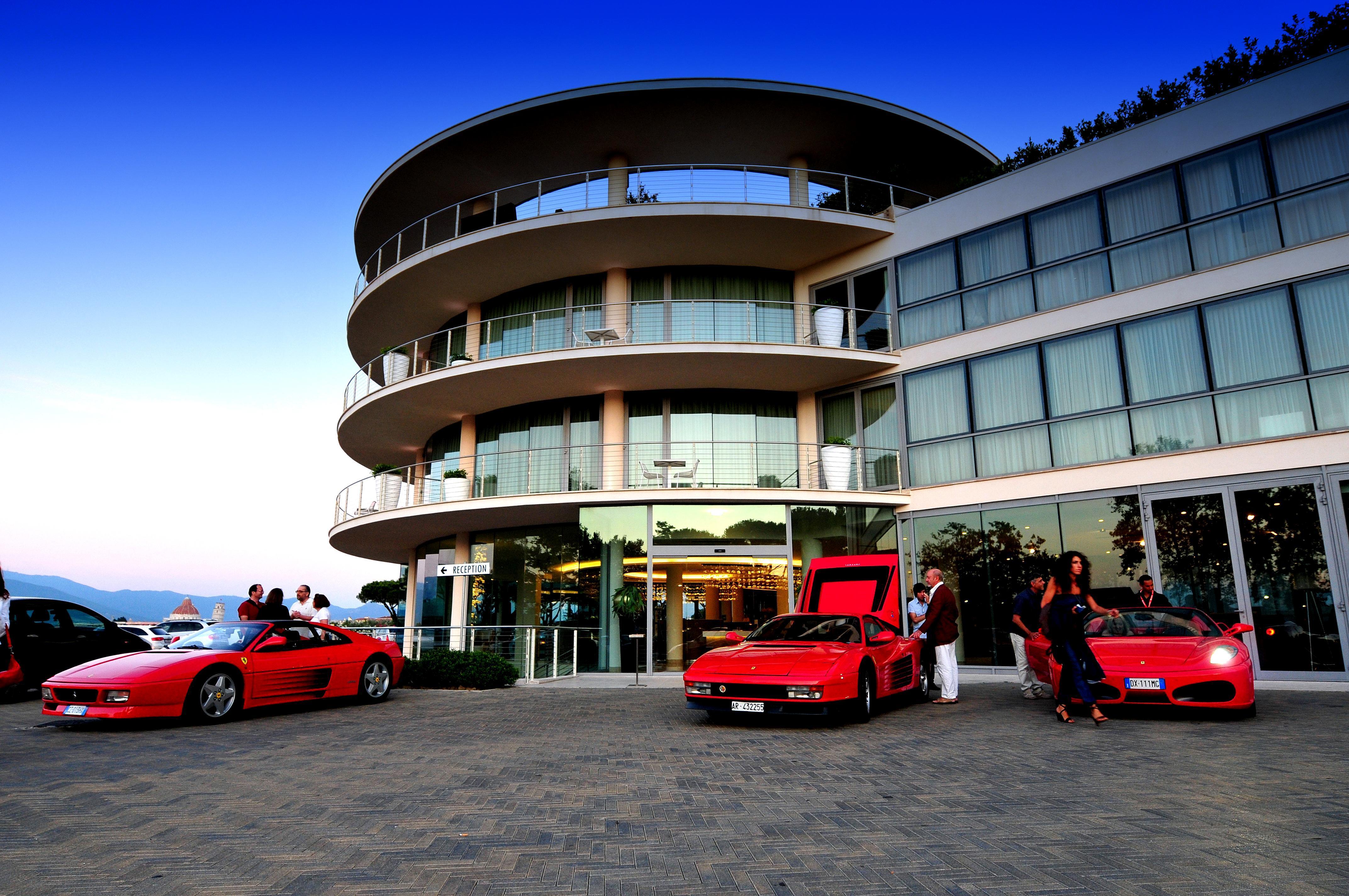ホテル Pisa Tower Plaza エクステリア 写真 The Ferrari Store at Maranello
