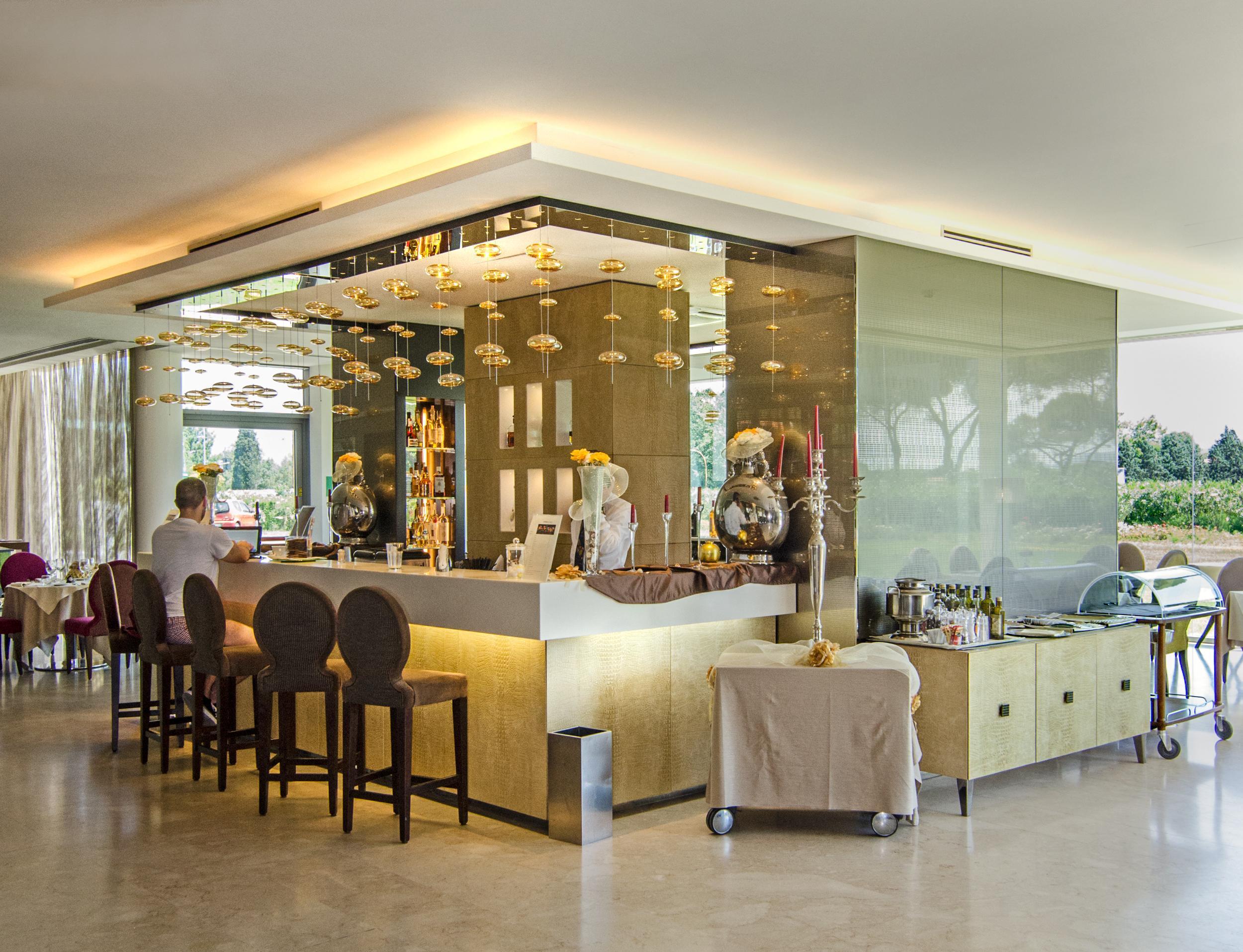 ホテル Pisa Tower Plaza エクステリア 写真 The bar at the lobby